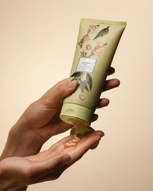 LAUREN x MAGRADA Silky Body Cleanser mit Mandel, Sandelholz und Pistazie