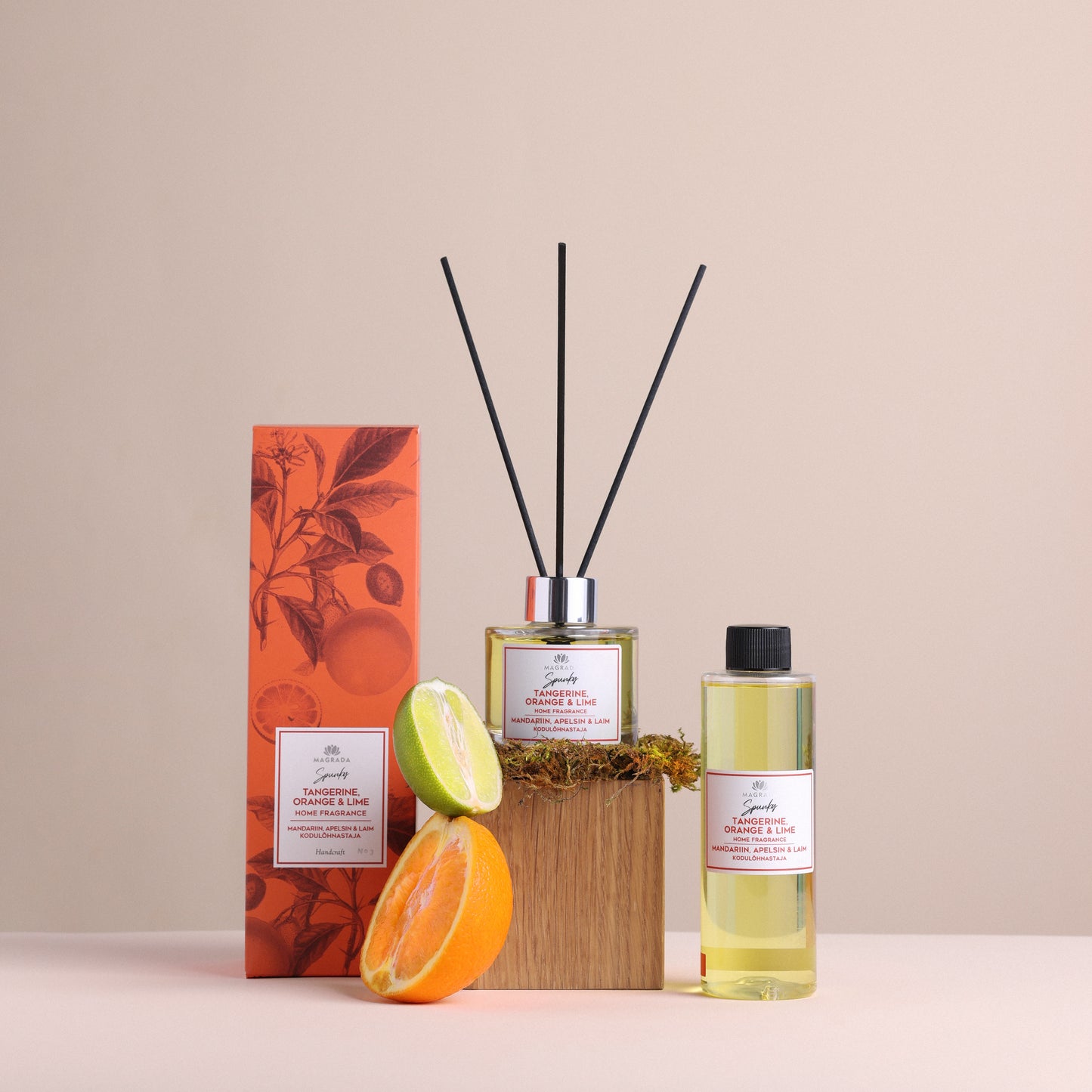 Diffusor mit Duftstäbchen, Verpackung und Nachfüllflasche des Raumdufts Mandarine, Orange & Limette