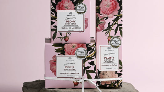 Weihnachtsgeschenke für Kunden: Naturkosmetik-Geschenkset mit festlicher Schleife von LACARLA