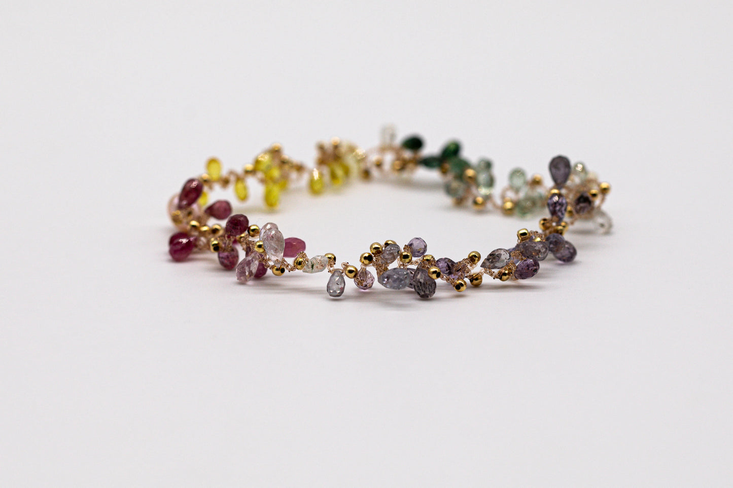 Edelstein Armband Damen mit bunten Saphiren elastisch ohne Verschluss - Armband bunte Steine handgefertigt in Deutschland