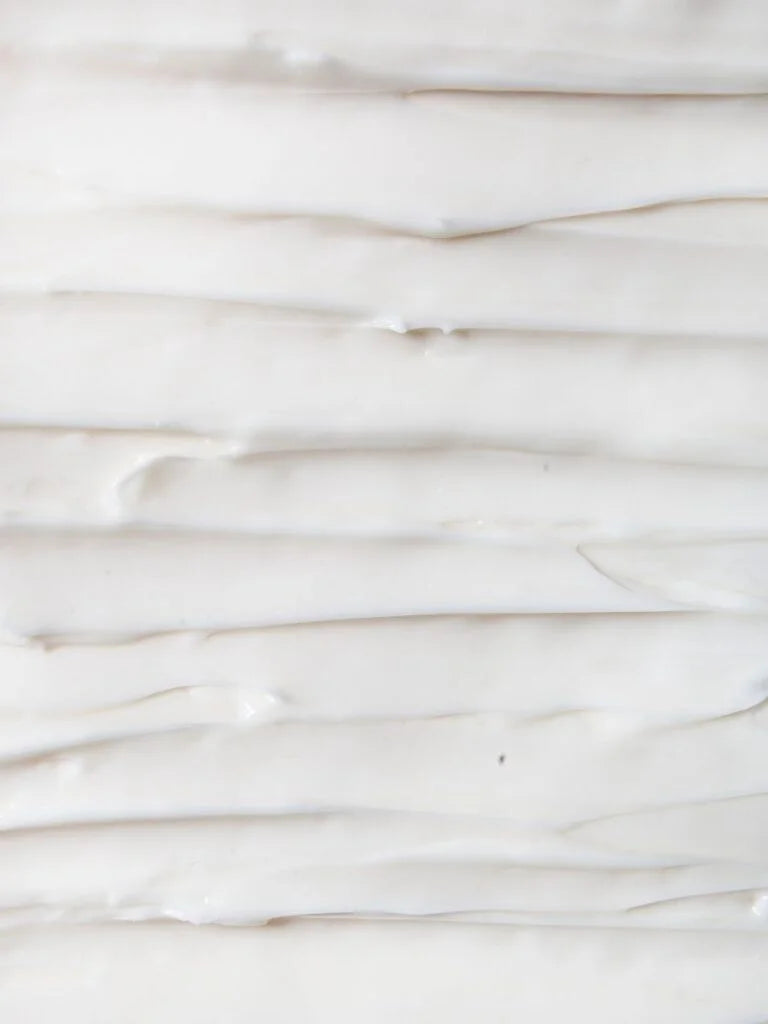 Cremige Textur des Lindenblüten Conditioners von MAGRADA