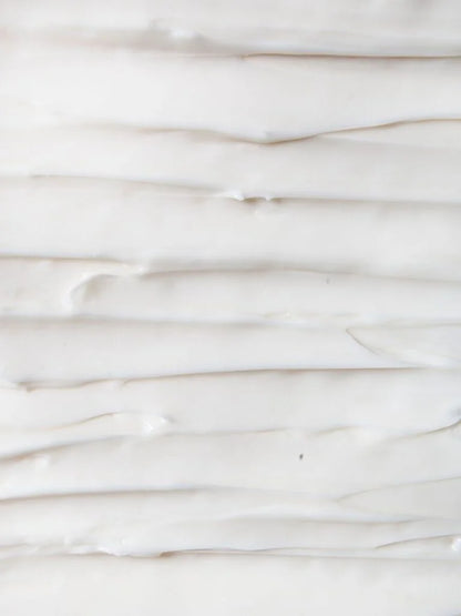 Cremige Textur des Lindenblüten Conditioners von MAGRADA