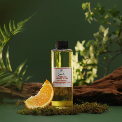 Raumduft-Nachfüllflasche Mandarine, Orange & Limette von MAGRADA mit frischer Orangenscheibe