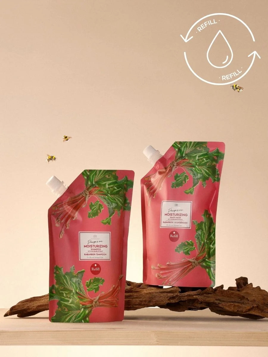 Rhabarber Shampoo und Haarmaske als Nachfüllpacks von MAGRADA auf Holz