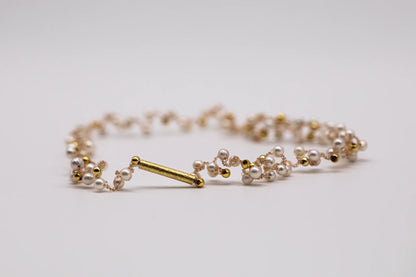 Süßwasserperlen Armband elastisch ohne Verschluss - Flexi-Armband mit goldenen Perlen handgefertigt in Deutschland