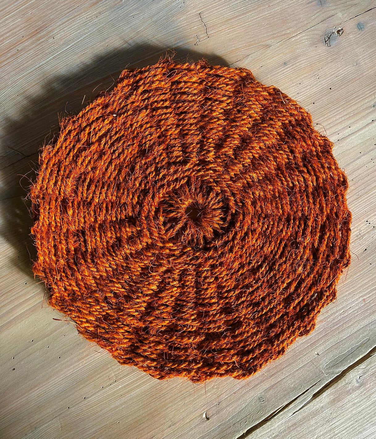 Rundes Tischset 35 cm in Orange aus Kokosfaser – handgefertigt in der Provence