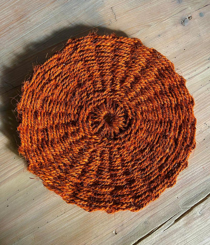 Rundes Tischset 35 cm in Orange aus Kokosfaser – handgefertigt in der Provence